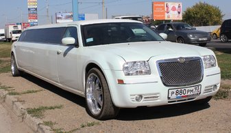 Свадебный лимузин Chrysler 300C Limousine № А4993, белый