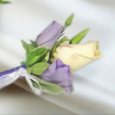 Бутоньерка М9082 - Салон цветов Мастер букет