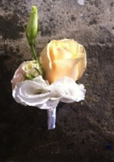 Бутоньерка П9099 - Салон цветов Праздничная Атмосфера